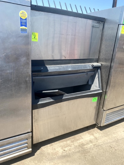 SCOTSMAN ICE MAKER AND BIN