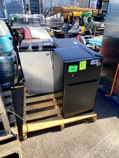 PALLET OF ASSORTED MINI FRIDGES
