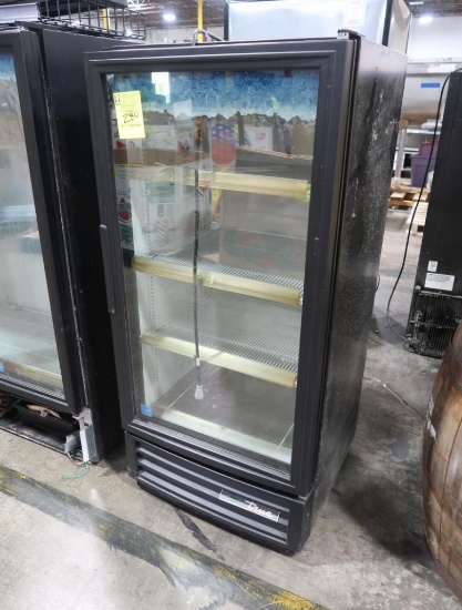 True single-glass door merchandiser