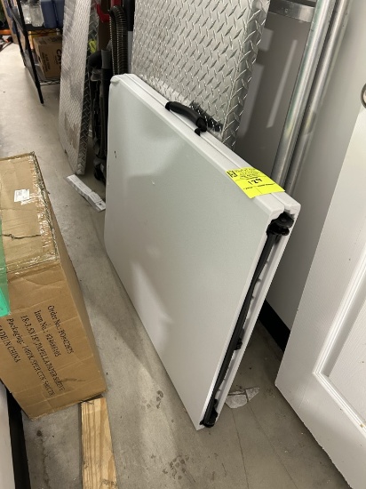 COSCO 6FT PLASTIC FOLDING TABLE