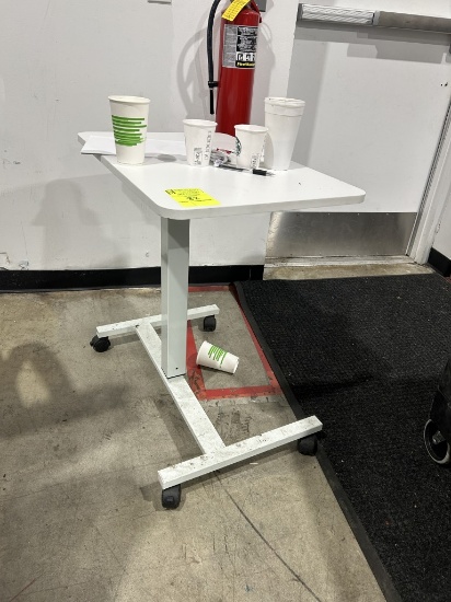 28IN X 19IN X 30IN PORTABLE TABLE