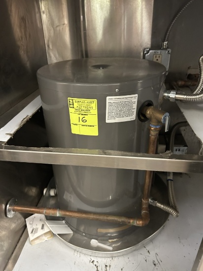 SMALL RHEEM NATURAL GAS WATER HEATER