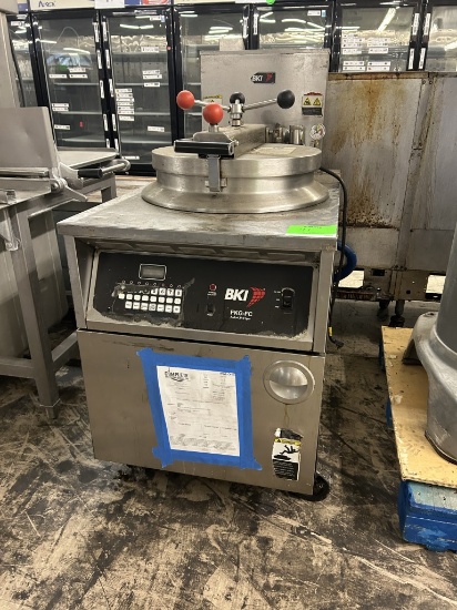 BKI NATURAL GAS PRESSURE FRYER