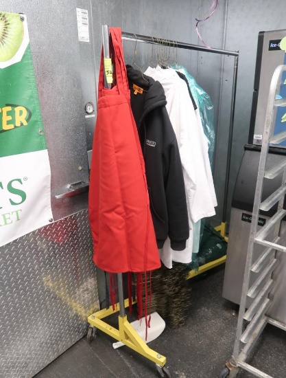 portable hanging rack, on casters