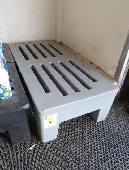 plastic dunnage rack