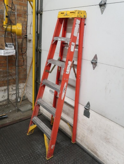 fiberglass step ladder