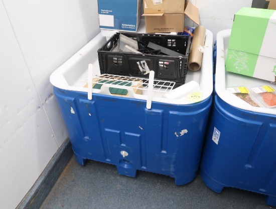 plastic tub w/ insert
