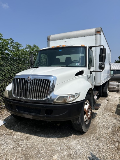 2001 INTERNATIONAL 4300 DT466 BOX TRUCK