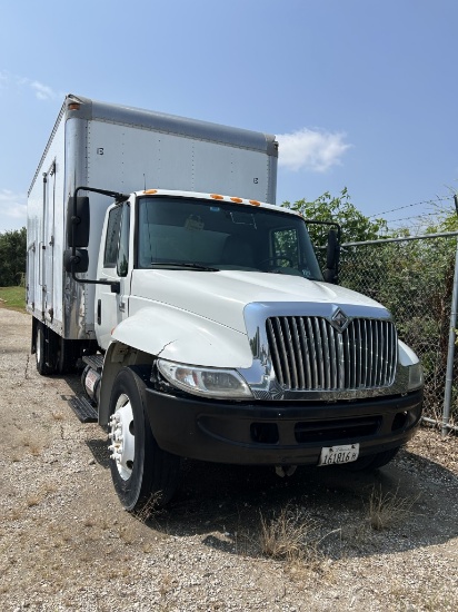 2001 INTERNATIONAL 4300 DT466 BOX TRUCK