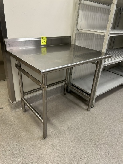 40IN X 30IN STAINLESS STEEL TABLE W/ BACKSPLASH