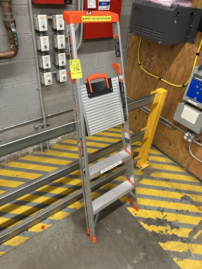 LITTLE GIANT FLIP-N-LITE STEP LADDER