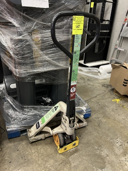 CROWN MANUAL PALLET JACK