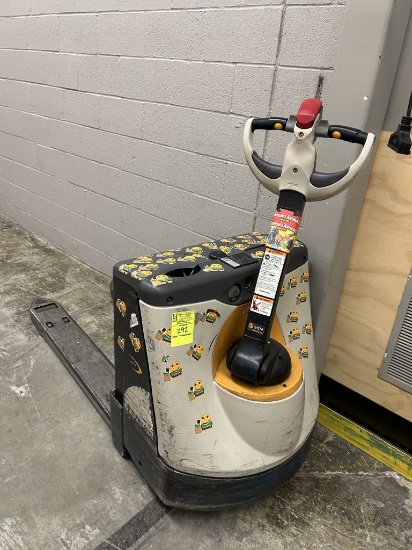 CROWN 4500LB CAPACITY ELECTRIC PALLET JACK
