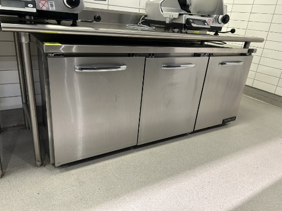 CONTINENTAL 6FT SELF CONTAINED UNDERCOUNTER REFRIGERATOR