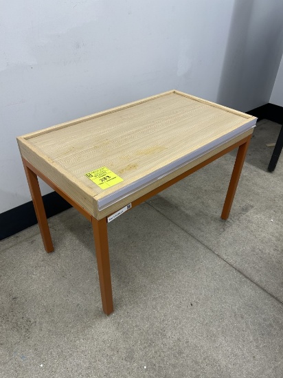 34IN X 20IN X 24IN MERCHANDISING TABLE