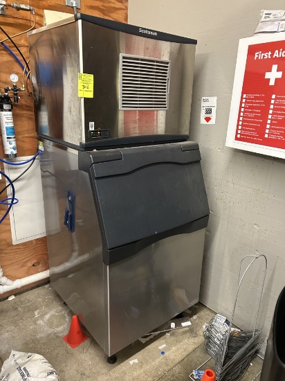 SCOTSMAN SELF CONTAINED ICE CUBER W/ STORAGE BIN