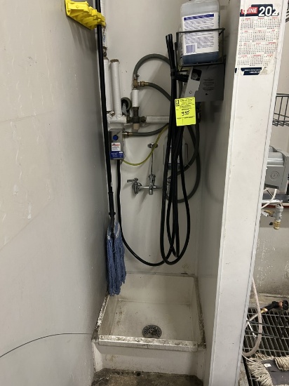 J-FILL DIVERSEY STATION W/ POLY MOP BASIN