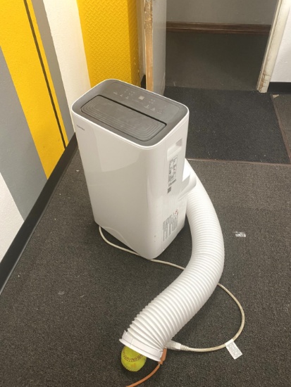 TOSHIBA PORTABLE A/C UNIT WITH EXHAUST HOSE