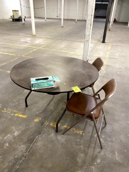 Round Table With 2 Folding Chairs