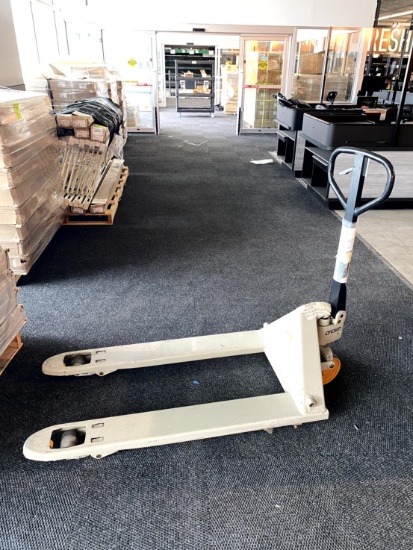 Crown 5500lbs Manual Pallet Jack