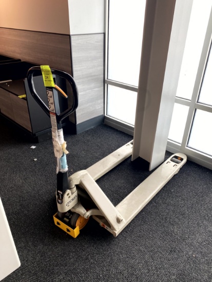 CROWN 5500LBS MANUAL PALLET JACK
