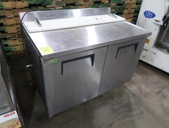 True refrigerated work table w/ backsplash
