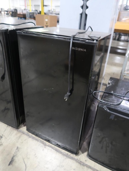 Insignia undercounter refrigerator