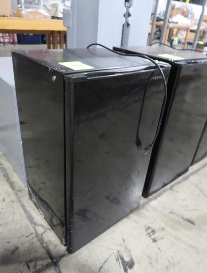 Insignia undercounter refrigerator