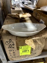 (NEW/UNUSED) OVAL GRAVY BOAT