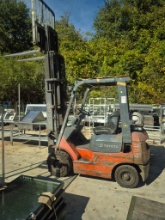 TOYOTA PROPANE POWERED FORKLIFT (VIDEO IN PHOTOS)
