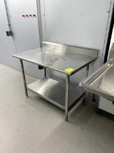 STAINLESS STEEL TABLE