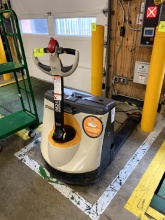 CROWN ELECTRIC PALLET JACK