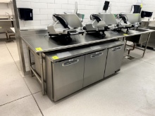 STAINLESS STEEL TABLE