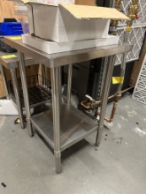 24IN X 24IN STAINLESS STEEL TABLE
