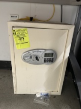 AMERICAN SECURITY SAFE W/ DIGITAL PAD