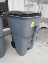 Rubbermaid BRUTE trash can on wheels