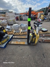 YALE ELECTRIC PALLET JACK