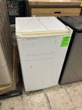 SMALL FREE STANDING HOUSEHOLD REFRIGERATOR