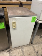 DANEY CORP. FREE STANDING HOUSEHOLD REFRIGERATOR