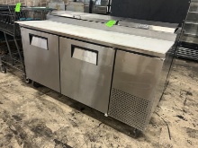 TRUE 67” REFRIGERATED PREP TABLE