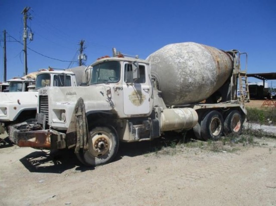 Salvage1996 Mack DM690S Mixer Truck