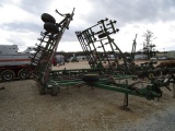 John Deere 960 Field Cultivator