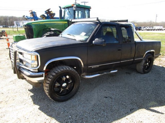 Chevy Ext. Cab 4x4 Pickup