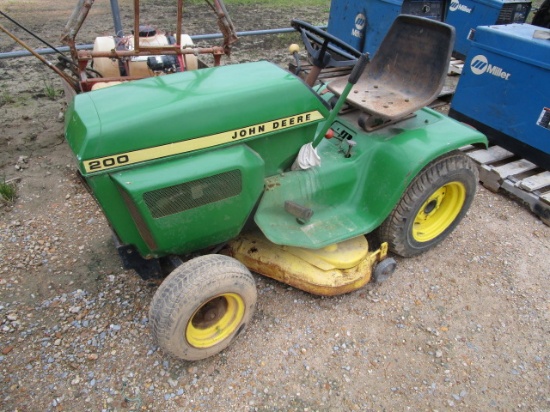 John Deere 200 Lawn Tractor