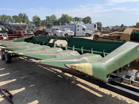 John Deere 844 Corn Header’s