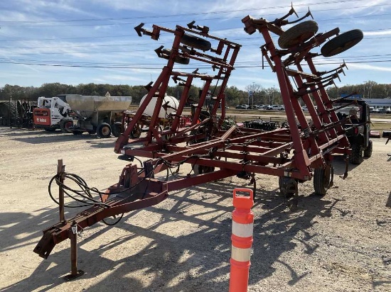Case International 4800 Field Cultivator