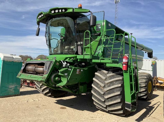 2012 John Deere S690 Combine