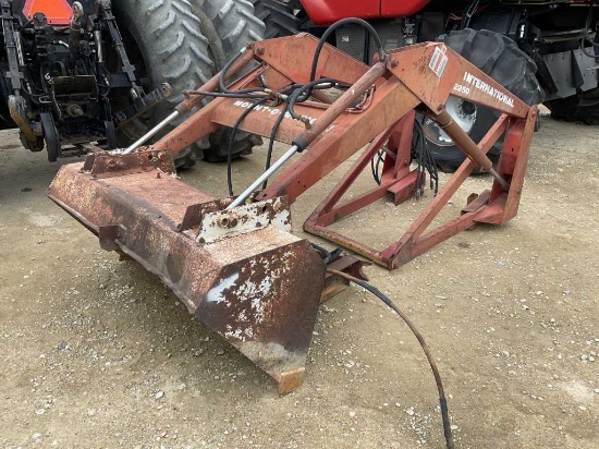 International 2250 Front Loader w/ Bucket