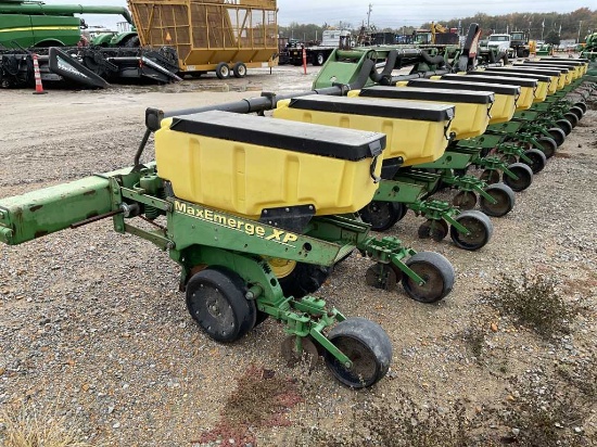 John Deere 1720 MaxEmerge XP Planter