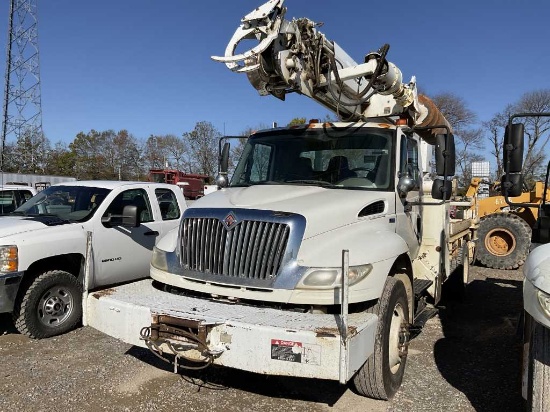 2013 International DuraStar 4400 Digger Derrick